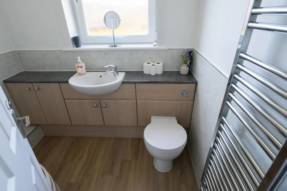 Apartment Spacious 3 Bed House With Parking In Aberdeen