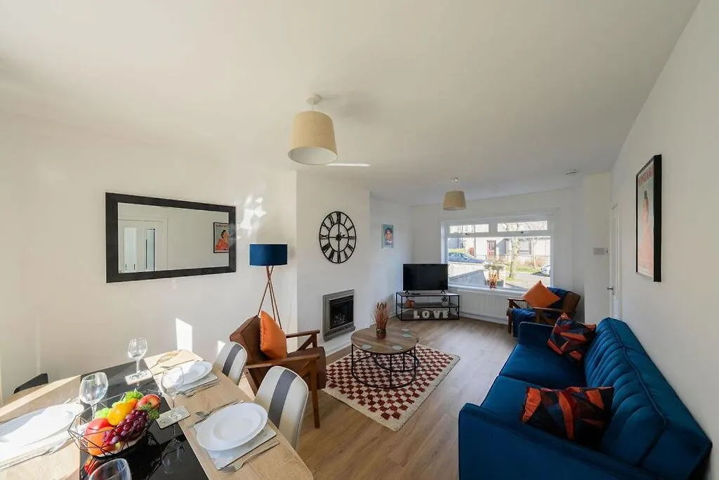 Apartment Spacious 3 Bed House With Parking In Aberdeen