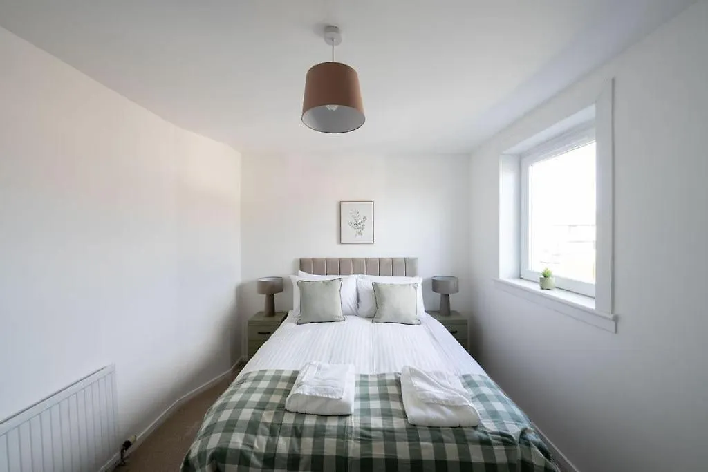 Spacious 3 Bed House With Parking In Aberdeen 0*,  United Kingdom